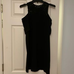 Short mini teen dress with off the sleeve shoulders. Perfect for parties.